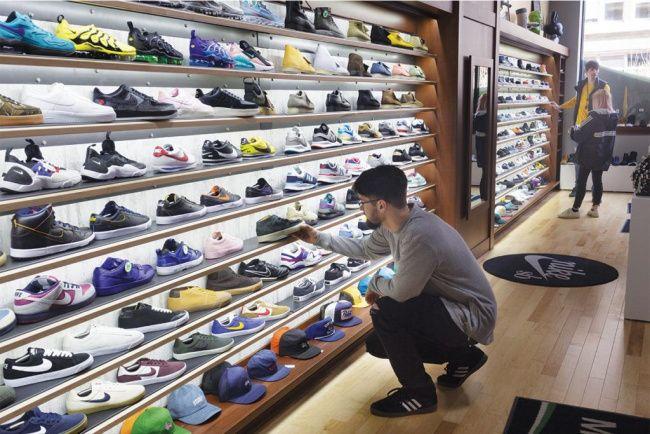 Top 7 shop giày sneaker uy tín, giá cả hợp lí nhất ở TP.HCM