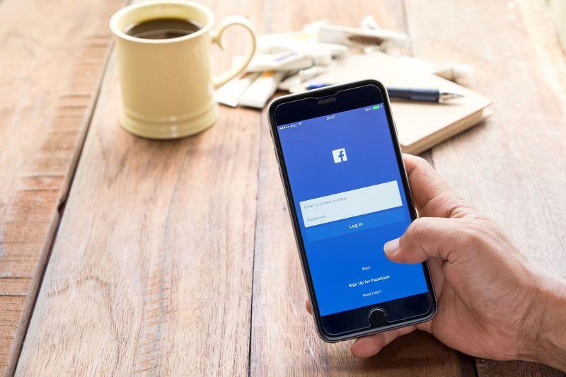 Cách cài đặt Facebook trên điện thoại