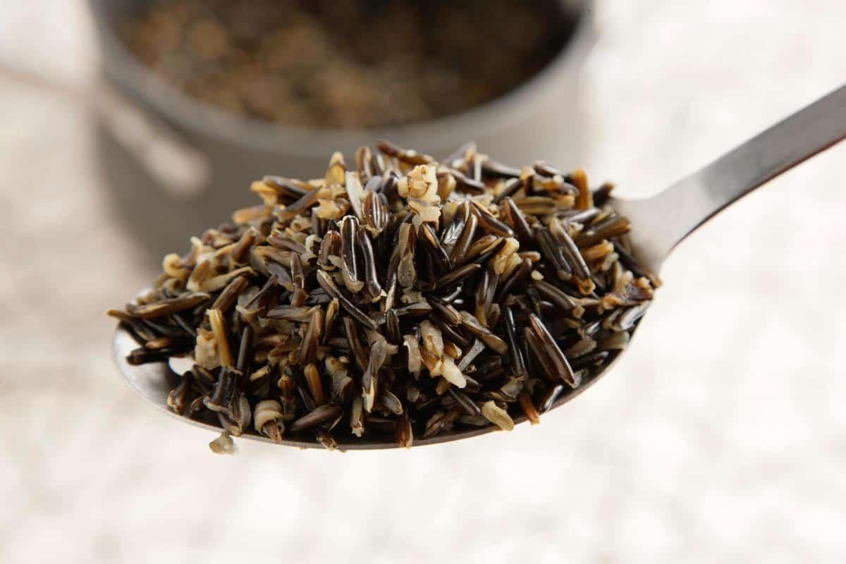 Gạo lứt đen bao nhiêu calo? 8 tác dụng của gạo lứt đen đối với sức khỏe