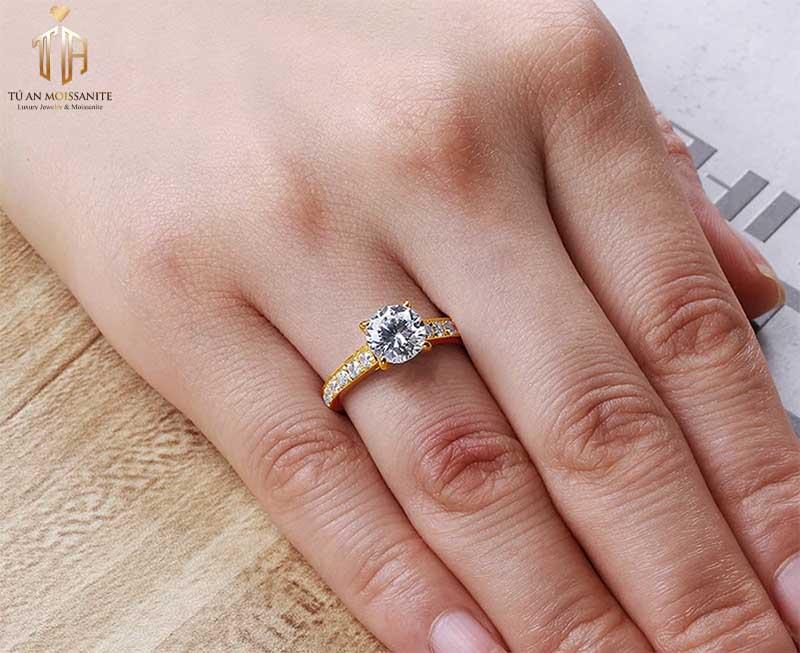 Hột Xoàn 4 Ly Giá Bao Nhiêu? – Tú An Diamond