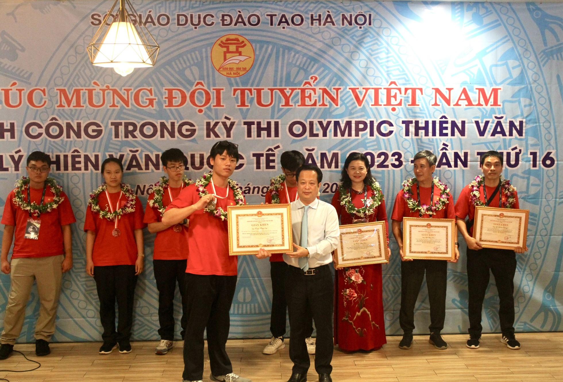 Học sinh Việt Nam giành 4 huy chương Olympic Vật lý Thiên văn quốc tế