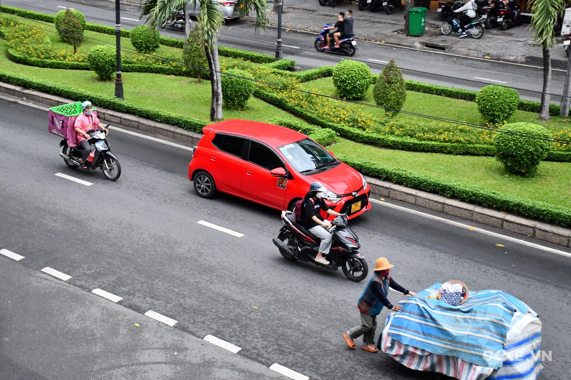 Xe máy chạy sai làn đường phạt bao nhiêu?