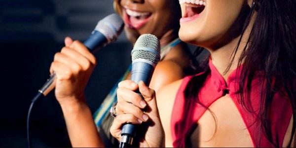 Tổng hợp 25 bài hát karaoke hay và dễ hát cho nam