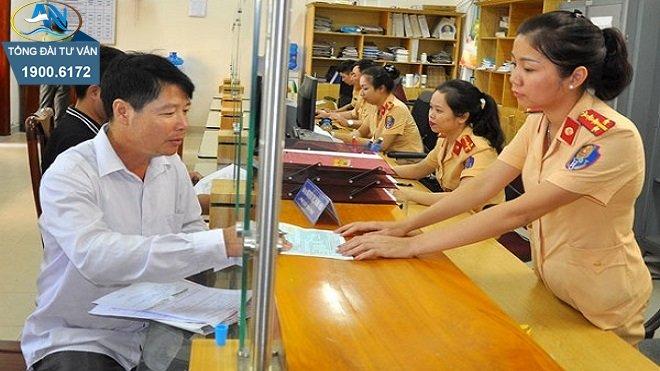 Xử phạt lỗi giao xe ô tô cho người không có giấy phép lái xe điều khiển