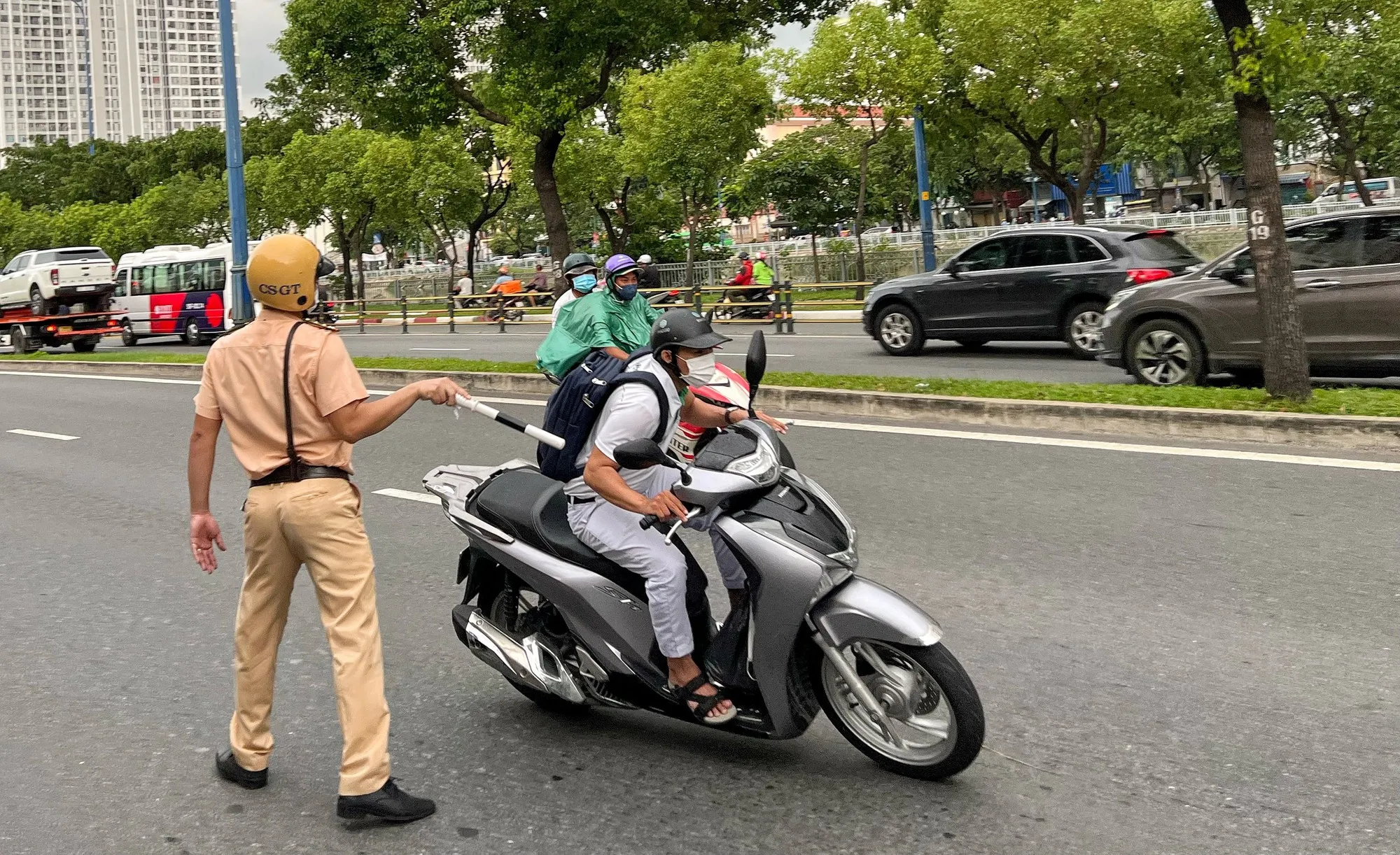 Không chấp hành hiệu lệnh của CSGT bị xử lý thế nào?