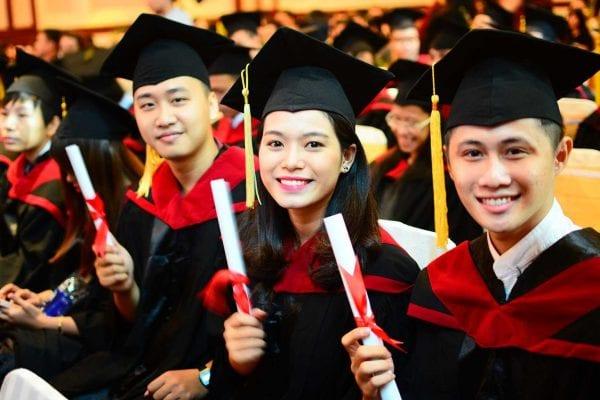 Khi Làm Bằng Đại Học Giả Có Công Chứng Được Không? 