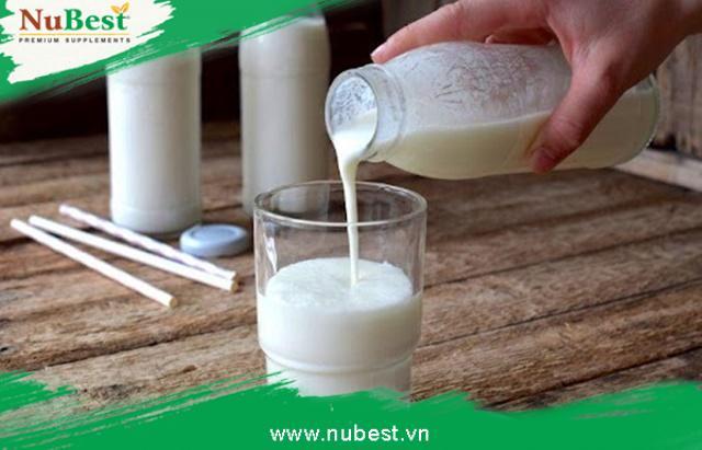 Cách rửa mặt bằng sữa tươi không đường tại nhà