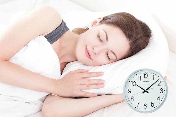 Con gái thức khuya có tác hại gì? Phương pháp giúp ngủ sớm