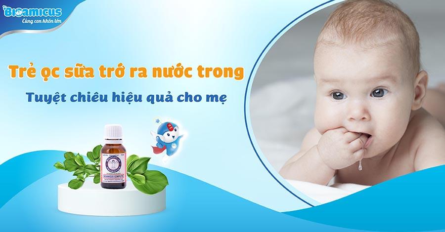 Trẻ sơ sinh trớ ra nước trong cảnh báo bệnh lý bất thường gì?