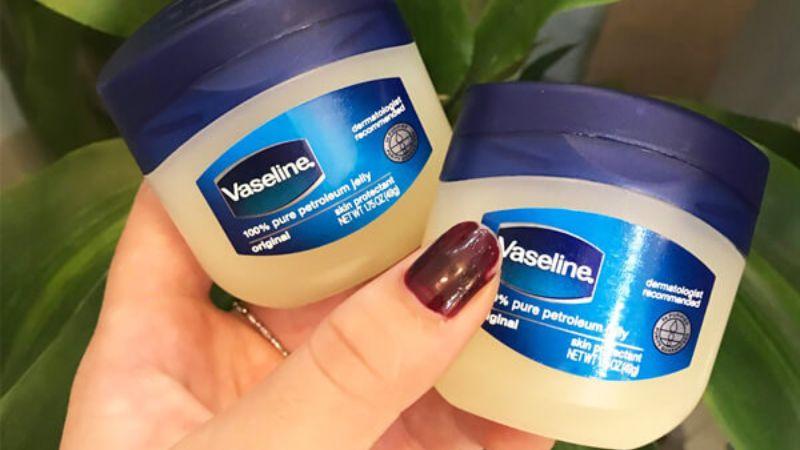 Trị thâm đầu gối cực kỳ hiệu quả nhờ hủ Vaseline quen thuộc