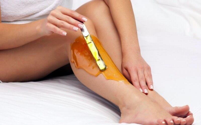 3 cách làm wax lông bằng đường với chanh, mật ong tại nhà