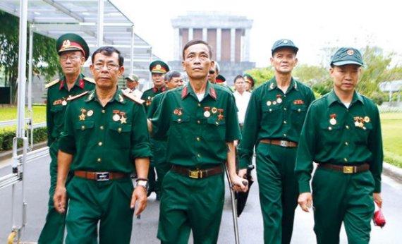 Cán bộ tiền khởi nghĩa là gì