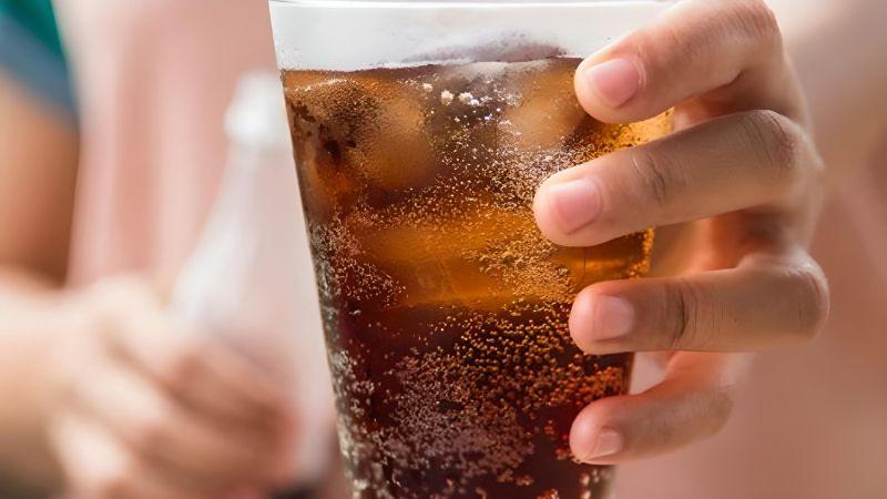 Những tác hại khôn lường khi mẹ chữa tắc sữa bằng Coca Cola