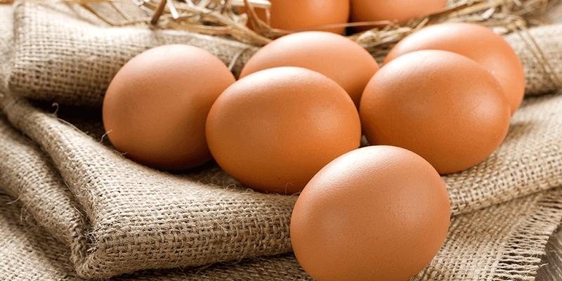 Nên ăn trứng gà hơn trứng vịt?
