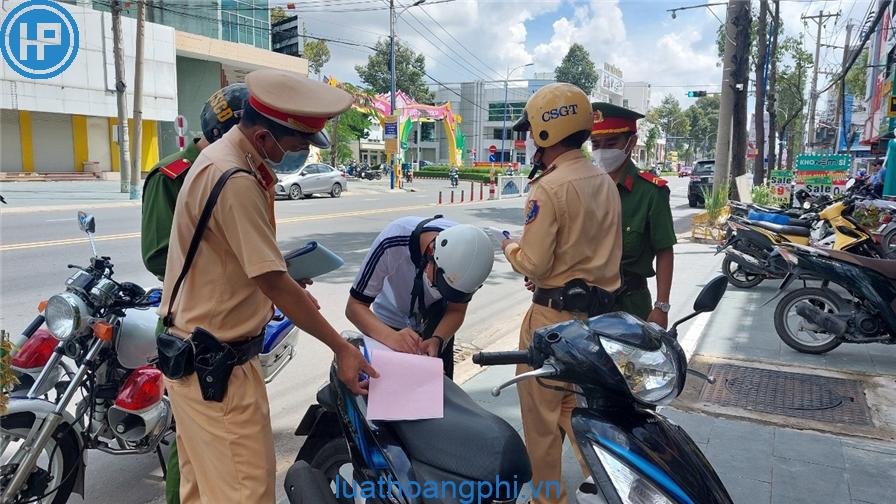 Thứ 7 Cảnh sát giao thông có làm việc không?