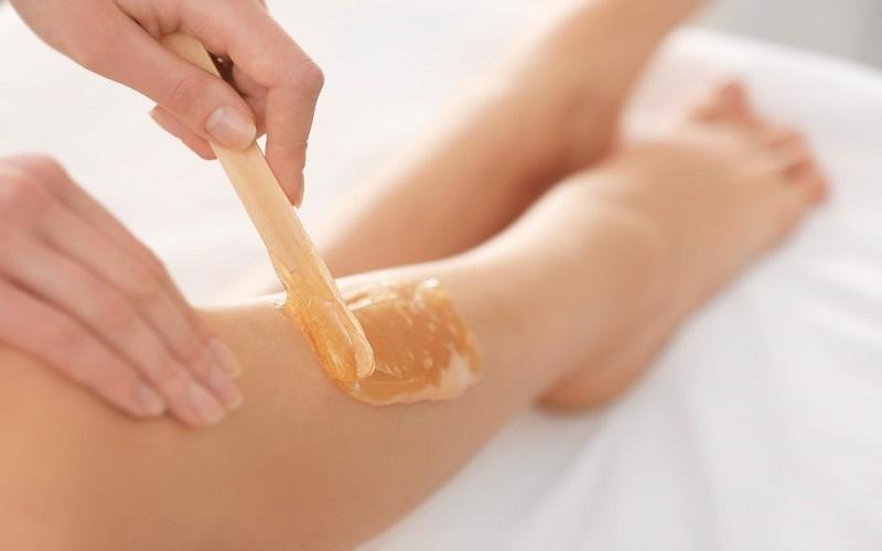 Chăm sóc da thế nào khi wax lông để không bị viêm nang lông