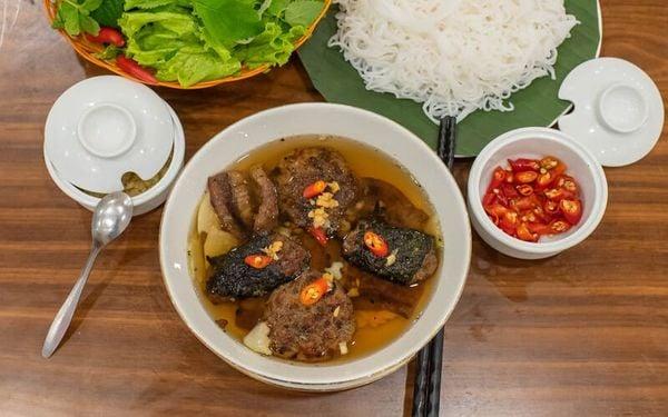 Bún chả bao nhiêu calo? Ăn nhiều có gây tăng cân không?