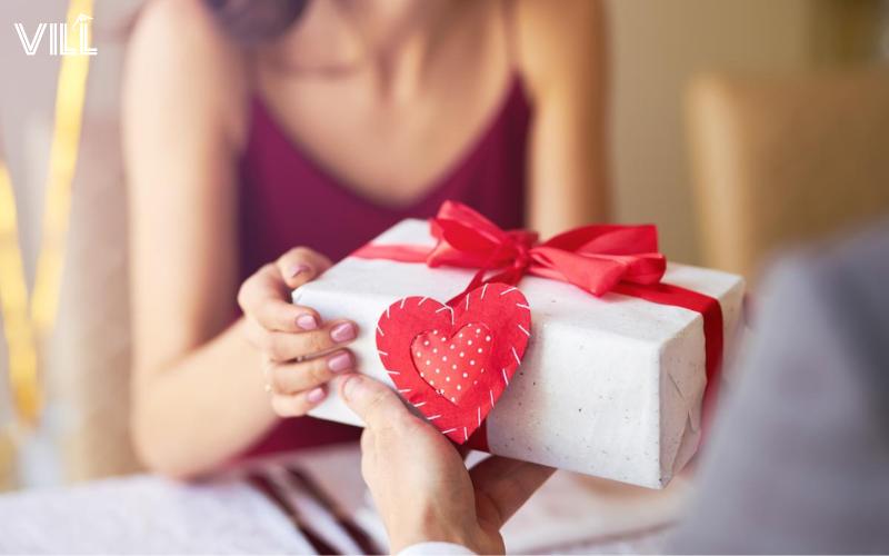 VALENTINE ĐỎ 14.02 LÀ NGÀY GÌ? AI TẶNG QUÀ CHO AI? Ý NGHĨA LÀ GÌ?