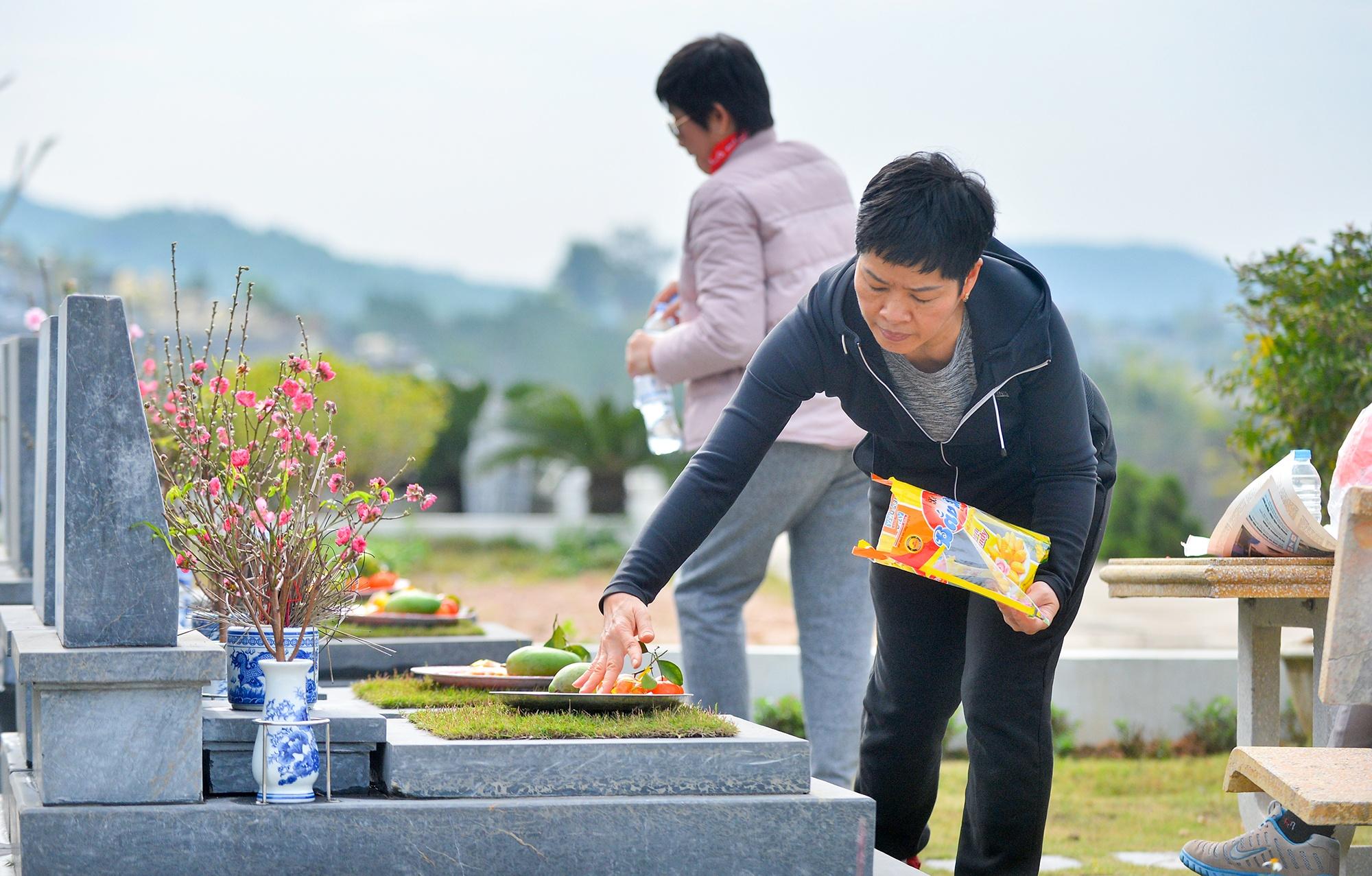 Tảo mộ ngày tết là gì, ý nghĩa giáo dục của phong tục này?