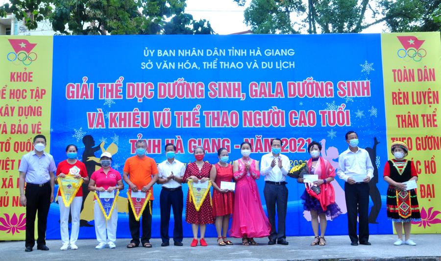 Giải thể dục dưỡng sinh, gala dưỡng sinh và khiêu vũ thể thao người cao tuổi của tỉnh năm 2021