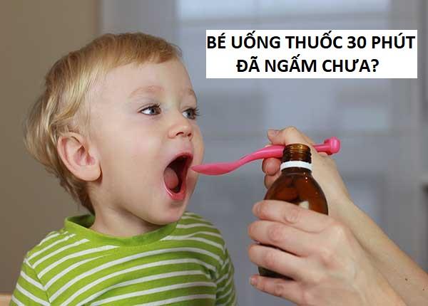 Bé uống thuốc 30 phút đã ngấm chưa? Lưu ý khi cho bé uống thuốc