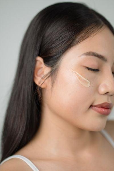 DÙNG RETINOL TRƯỚC HAY SAU KEM DƯỠNG ẨM?